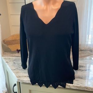 Dainty top scallop neck